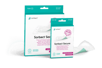 Pakker af Sorbact Secure med en bandage ved siden af.
