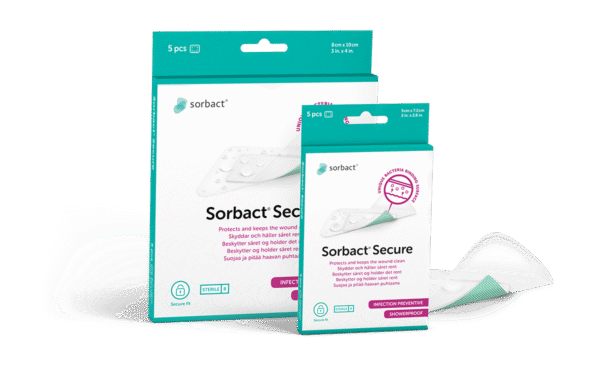 Pakker af Sorbact Secure med en bandage ved siden af.